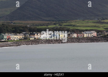 Dorf an der Küste der Grafschaft Kerry - das Ufer bei Waterville am Ring of Kerry, Irland. Stockfoto