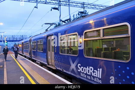 Motherwell Station Scotrail Abellio trainieren Kutschen, Strathclyde, Schottland, UK Stockfoto