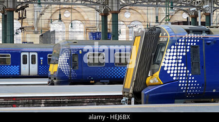 3 Scotrail Abellio Eisenbahnwaggons, Petition, um wieder in Staatsbesitz, nach schlechten Service zu bringen Stockfoto