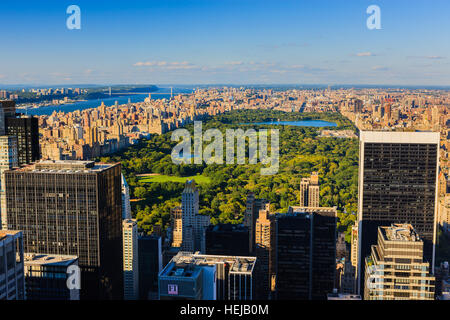 Manhattan Blick bei Sonnenuntergang vom "Top of the Rock" Blick auf den Central Park und Upper West Side. Stockfoto