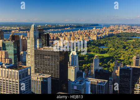 Manhattan Blick bei Sonnenuntergang vom "Top of the Rock" Blick auf den Central Park und Upper West Side. Stockfoto