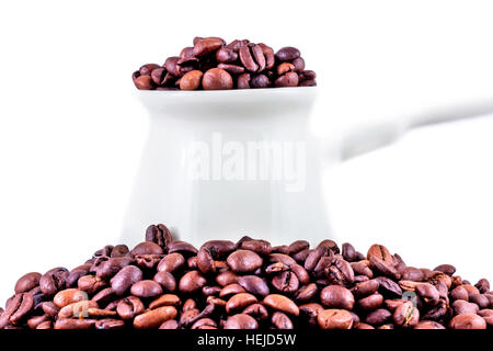 Weiße Turk mit Kaffee auf weißen Hintergrund isoliert Stockfoto