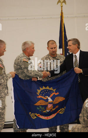 Doug Marquart Armee Generalmajor David A. Sprynczynatyk, der Adjutant General von der ...