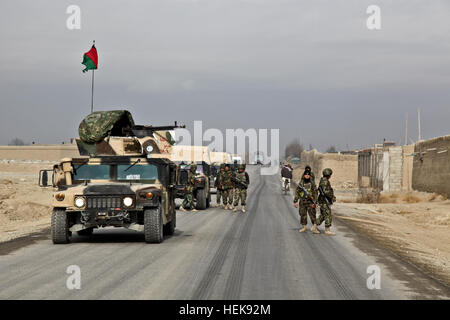 Afghan National Army Soldaten führen eine Sicherheitspatrouille in Shaliz, Afghanistan, 2. Februar 2011. (Foto: U.S.Army Spc. David Zlotin) Sicherheitspatrouille in Shaliz 367121 Stockfoto