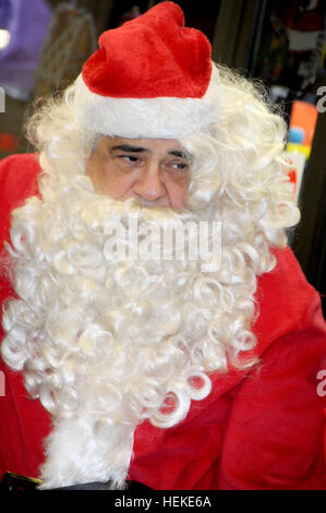 Staten Island, NY, USA. 21. Dezember 2016. Vincent Pastore verkleidet als Weihnachtsmann während der Fahrt Kinder gegen Krebs Spielzeug im Staten Island Bus Depot in New York City am 21. Dezember 2016. © Dennis Van Tine/Medien Punch/Alamy Live-Nachrichten Stockfoto
