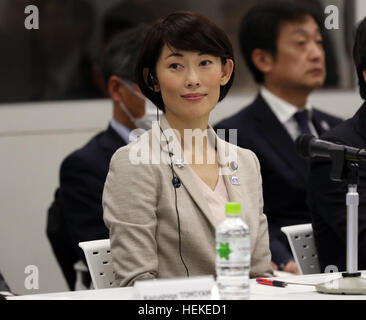 Tokio, Japan. 21. Dezember 2016. Japanischen Olympischen Spiele und Paralympics Minister Tamayo Marukawa spricht auf der Tagung des Arbeitskreises vier-Parteien-Tokyo metropolitan Government, IOC, Organisationskomitee der Olympischen Spiele 2020 in Tokio und der japanischen Regierung in Tokio auf Mittwoch, 21. Dezember 2016. Tokio 2020 Organising Committee Geschätzte Gesamtkosten von 1,6 bis 1,8 Billionen Yen für die Olympischen und Paralympischen Spiele. © Yoshio Tsunoda/AFLO/Alamy Live-Nachrichten Stockfoto