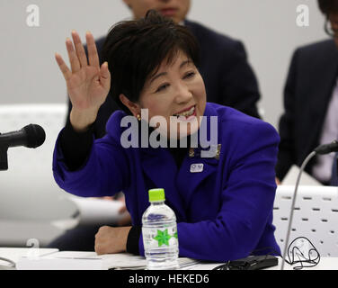 Tokio, Japan. 21. Dezember 2016. Tokyo Gouverneur Yuriko Koike spricht auf der Tagung des Arbeitskreises vier-Parteien-Tokyo metropolitan Government, IOC, Organisationskomitee der Olympischen Spiele 2020 in Tokio und der japanischen Regierung in Tokio auf Mittwoch, 21. Dezember 2016. Tokio 2020 Organising Committee Geschätzte Gesamtkosten von 1,6 bis 1,8 Billionen Yen für die Olympischen und Paralympischen Spiele. © Yoshio Tsunoda/AFLO/Alamy Live-Nachrichten Stockfoto