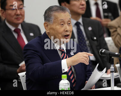 Tokio, Japan. 21. Dezember 2016. Tokio 2020 Olympischen Organisationskomitees für Präsident Yoshiro Mori auf der Tagung des Arbeitskreises vier-Parteien spricht-Tokyo metropolitan Government, IOC, Organisationskomitee der Olympischen Spiele 2020 in Tokio und der japanischen Regierung in Tokio auf Mittwoch, 21. Dezember 2016. Tokio 2020 Organising Committee Geschätzte Gesamtkosten von 1,6 bis 1,8 Billionen Yen für die Olympischen und Paralympischen Spiele. © Yoshio Tsunoda/AFLO/Alamy Live-Nachrichten Stockfoto