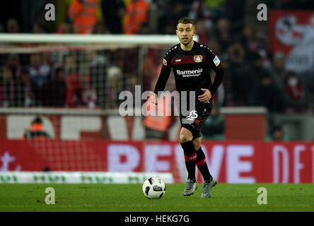 Köln, Deutschland. 21. Dezember 2016. Leverkusens Vladlen Yurchenko auf den ball während der deutschen Fußball-Bundesliga-Fußball-match zwischen 1. FC Köln und Bayer Leverkusen im Publikumseingänge-Stadion in Köln, Deutschland, 21. Dezember 2016. Foto: Jonas Güttler/Dpa/Alamy Live News Stockfoto