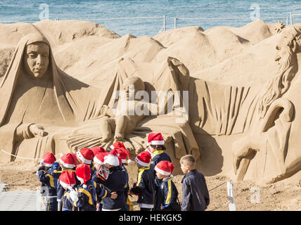 Weihnachtskrippe Sandskuppe am Strand von Las Canteras in Las Palmas, Gran Canaria Stockfoto