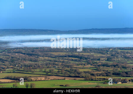Brighton, UK. 22. Dezember 2016. Das Dorf Keymer in Mid Sussex liegt in Nebel heute Morgen verhüllte. © Andrew Hasson/Alamy Live-Nachrichten Stockfoto