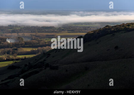 Brighton, UK. 22. Dezember 2016. Nebel Umhänge Teil Mid Sussex nahe dem Dorf Keymer heute Morgen. © Andrew Hasson/Alamy Live-Nachrichten Stockfoto