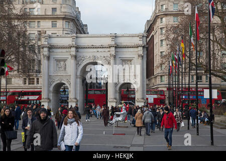 London, UK. 22. Dezember 2016. Last-minute-Weihnachts-Einkäufer in der West End von London © Keith Larby/Alamy Live News Stockfoto