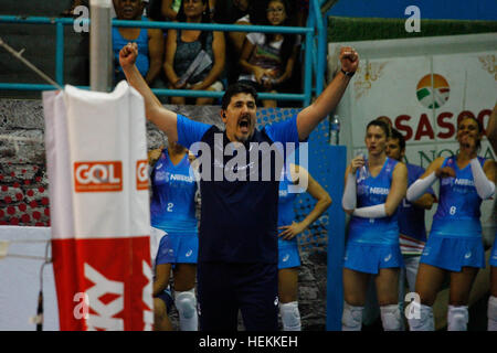 Osasco, Brasilien. 22. Dezember 2016. Auf dem Foto der Trainer Volleyball Nestlé Luizomar. Die Volleyball-Nestlé erhält am Donnerstag (22) in der Turnhalle Jose Liberatti in Osasco im Großraum São Paulo, das Team Genter Volleyball Bauru, gültig für Frauen & #39olleyballball Superleague 16/17. Beide Teams kämpfen um die Top-Positionen in der t. © Aloisio Mauricio/Fio/FotoArena/Alamy Live-Nachrichten Stockfoto