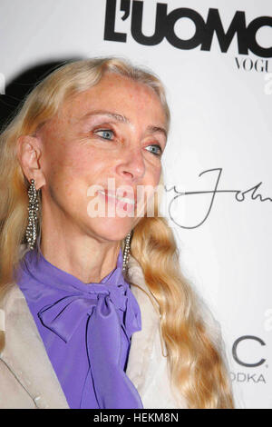 Datei. 22. Dezember 2016. FRANCA SOZZANI (20. Januar 1950 - 22. Dezember 2016) war ein italienischer Journalist und Chefredakteur der Vogue Italia von 1988 bis 2016. Im Bild: 22. Oktober 2008 - New York, New York, USA - Cocktail-Party am 1 Eiche, Sean "Diddy" feiern Kämme aussehen auf dem '' Schwarz auf schwarz '' Cover der l ' Uomo Vogue Oktoberausgabe Musik New York New York Franca Sozzani {Editor In Chief l ' Uomo Vogue) © Rick Mackler/Globe Photos/ZUMAPRESS.com/Alamy Live-Nachrichten Stockfoto