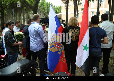 Sydney, Australien. 24. Dezember 2016. Eine Kundgebung gegen den Terrorismus wurde außerhalb das Generalkonsulat der Russischen Föderation in Sydney Solidarität und Anteilnahme für seine Exzellenz russische Botschafter Andrei aus der Türkei zum Ausdruck bringen, die ermordet wurde von einem ausserdienstliche türkische Polizisten auf der 20.12.16 in Ankara statt. Bildnachweis: Richard Milnes/Alamy Live-Nachrichten Stockfoto