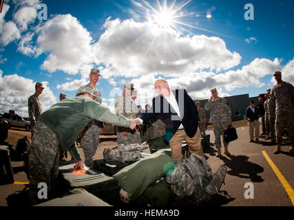 Armee unter Sekretär Joseph W. Westphal begrüßt Soldaten Stockfoto