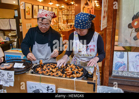 Imbiss-Stand auf der Kiyomizudera Tempel, Kyoto, Japan Stockfoto