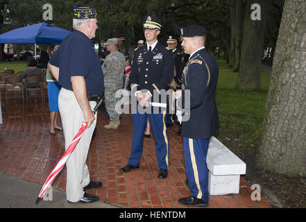 Vietnam-Veteranen und die Führung der US-Armee versammeln sich am Vietnam Memorial in Emmet Park, Savannah, Georgia, um Kriegsgefangene und Vermisste aus allen Kriegen zu ehren und an ihren Dienst und ihre Opfer zu erinnern. Stockfoto