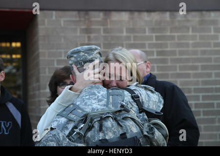 Soldaten des 50. Signal-Bataillons wurden nach Monrovia, Liberia, eingesetzt, um die Operation United Assistance zu unterstützen und die Bemühungen um Eindämmung des Ebola-Virus zu unterstützen. Stockfoto