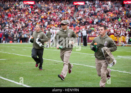 NOV 16, 2014 : Washington Redskins cornerback Bashaud Breeland (26) awaits  the snap during the matchup between the Tampa Bay Buccaneers and the  Washington Redskins at FedEx Field in Landover, MD Stock Photo - Alamy