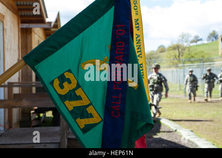 Soldaten der Armeereserve der 377. Militärpolizeikompanie führten am 3. März 2015 eine 21-tägige Übung zur Unterstützung des Kampfes in Fort Hunter Liggett, Kalifornien durch. und Gaming-Trainingssimulationen in einem entscheidenden Action Training Environment Szenario. Stockfoto