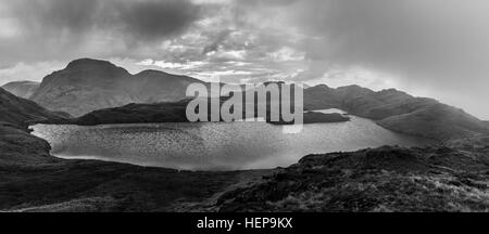 Beregnung Tarn, englischen Lake District, mit großen Giebel und Green Gable im Hintergrund Stockfoto