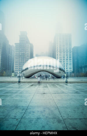 Bohnenskulptur im Nebel, Chicago, USA Stockfoto