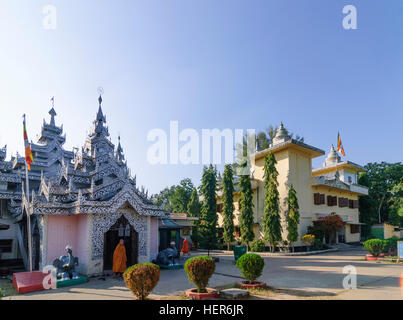 Rangamati: Tempel in das buddhistische Heiligtum der Bana Vihara in Kaptai See, Division Chittagong, Bangladesch Stockfoto