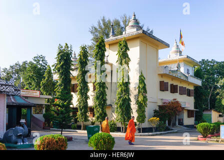 Rangamati: Tempel in das buddhistische Heiligtum der Bana Vihara in Kaptai See, Division Chittagong, Bangladesch Stockfoto