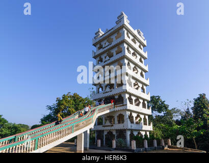 Rangamati: Tempel in das buddhistische Heiligtum der Bana Vihara in Kaptai See, Division Chittagong, Bangladesch Stockfoto