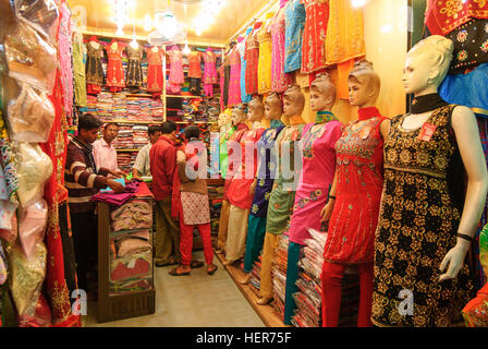 Chittagong: Shopping Center New Market, Tuch Trader, Textilien, Division Chittagong, Bangladesch Stockfoto