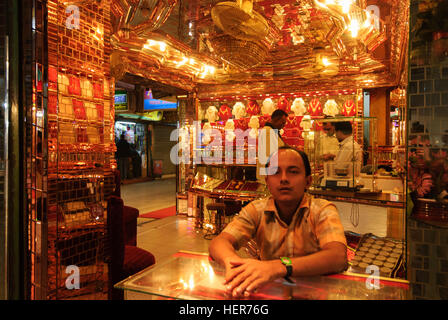 Chittagong: Shopping Center Neumarkt, Schmuck-Händler, Division Chittagong, Bangladesch Stockfoto