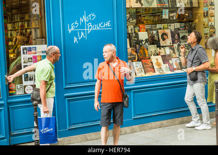 Straßenszene vor Les Mots à la Bouche Homosexuell Buchhandlung Stockfoto