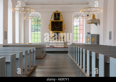 Einfache Einrichtung der gelben Kirche des Kastelkirken innerhalb der Kastellet in Kopenhagen Stockfoto