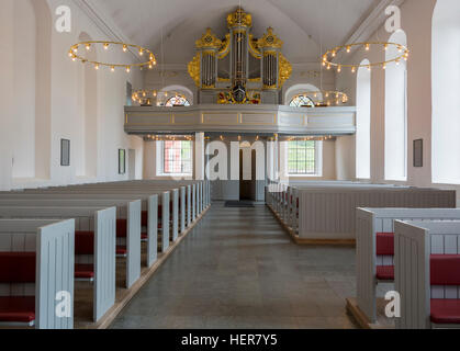 Einfache Einrichtung der gelben Kirche des Kastelkirken innerhalb der Kastellet in Kopenhagen Stockfoto