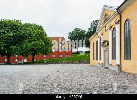 Die gelbe Kirche Kastelkirken im Inneren der Kastellet in Kopenhagen Stockfoto