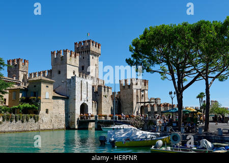 Scaliger Burg, Sirmione, Gardasee, Provinz Brescia, Lombardei, Italien Stockfoto