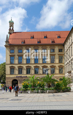 Alte Akademie, Fußgänger, Neuhauser Strasse, München, Upper Bavaria, Bavaria, Germany Stockfoto