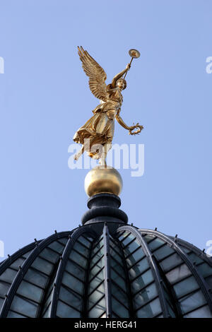 Glaskuppel auf der Kunstverein Bau, Dresden, Sachsen, Deutschland Stockfoto