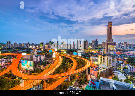 Skyline von Bangkok, Thailand vom Bezirk Ratchathewi. Stockfoto