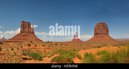 Vereinigte Staaten von Amerika, USA, Arizona, AR, Monument Valley, linken Handschuh, rechten Handschuh (Mitte) & Merrick Butte Stockfoto