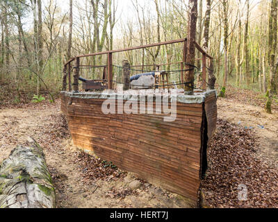 Rollenspieler Piratenschiff im Wald Stockfoto
