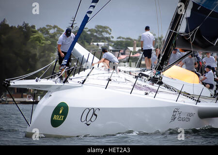 Sydney, Australien. 22. Dezember 2016. Die neuen umgekehrte Bogen und einer langen Bugspriet abgebildete on100ft Maxi Rennyacht CQS vor dem Start der Rolex Sydney Hobart Yacht Race. © Hugh Peterswald/Pacific Press/Alamy Live-Nachrichten Stockfoto