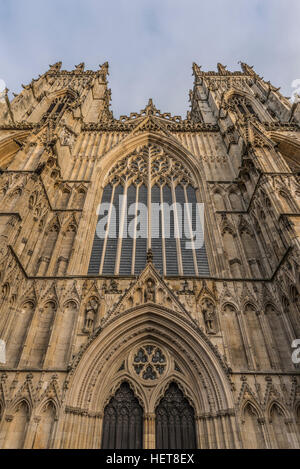 Das atemberaubende York Minster, eine unglaubliche Kirche England der Kathedrale von York, vollgepackt mit erstaunlicher Architektur Stockfoto