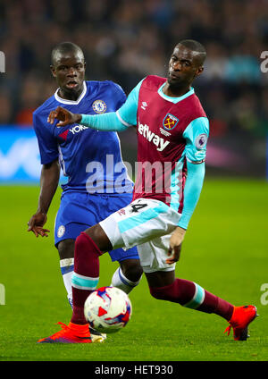 Chelseas N'Golo Kante und West Ham United Pedro Obiang Kampf um den ball Stockfoto