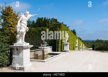 Statuen im Garten des Schlosses von Versailles Stockfoto