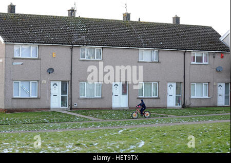 Eine Gesamtansicht der Reihenhäuser auf der Gurnos-Siedlung in Merthyr Tydfil, South Wales. Stockfoto