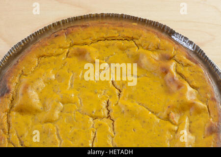 Nahaufnahme von hausgemachten Kürbis-Kuchen mit Keks Kruste Stockfoto