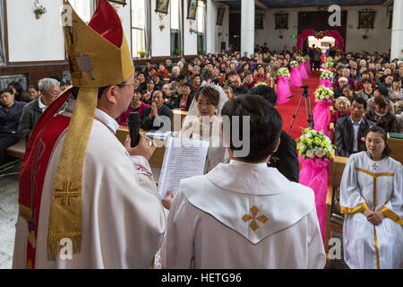 Trauung, katholische Kirche, Yinchuan, Ningxia, China Stockfoto